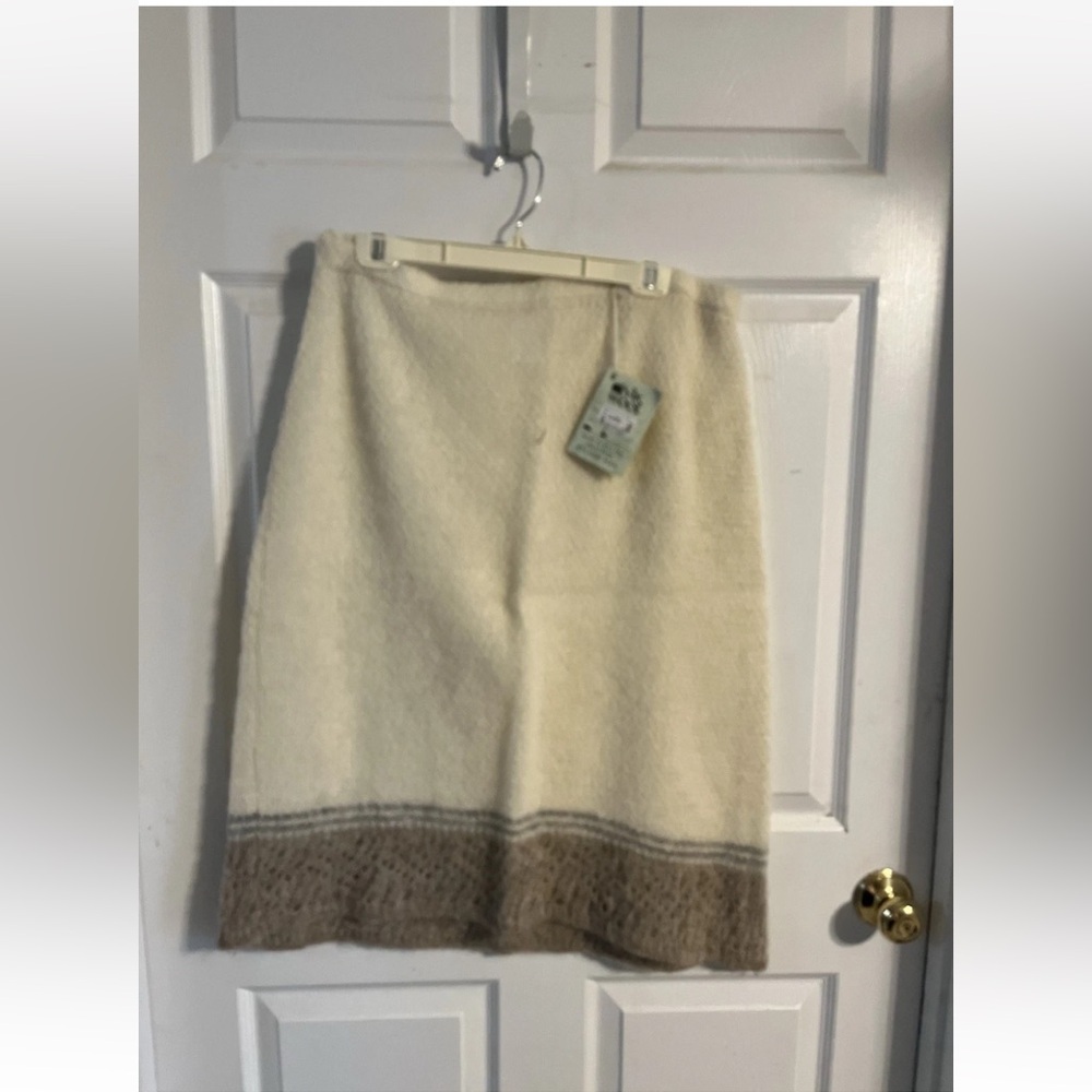 Vik Wool By Vikurprjon Iceland Sweater & Skirt - Picture 3 of 4